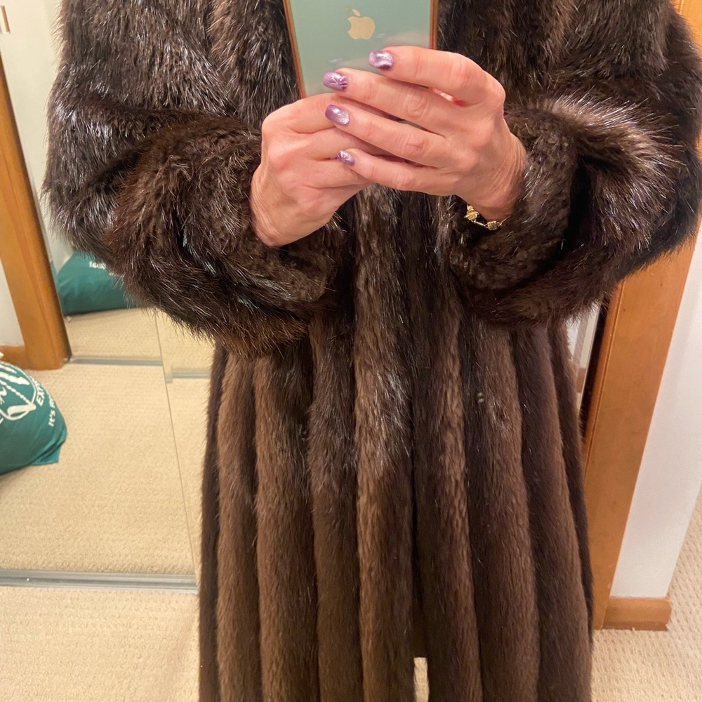 Vintage Full Length Beaver Fur Coat Color Ebony Size Small in perfect condition! - Picture 4 of 15